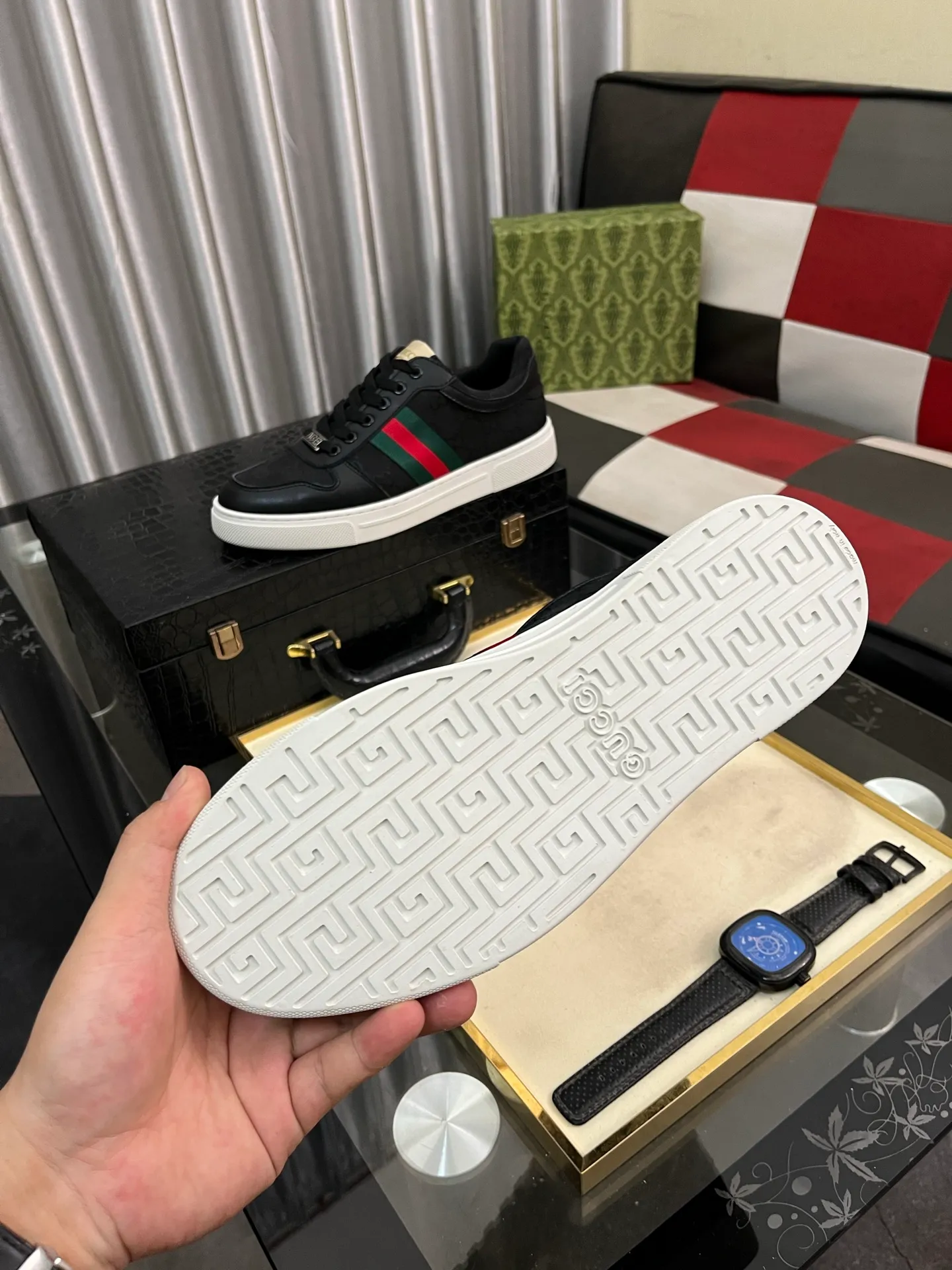 Men's Men's Shoes💰440⌚️⌚️【GUCCI】Gucci men's latest white shoe series casual shoes! The official website is built 1:1. Upper: Made of imported cowhide, with electric embroidery ➕Inner lining: Made of high-quality first-layer pigskin, soft and comfortable. Picky material selection and exquisite workmanship give you the best enjoyment. Size: 38-44 yards, 3️⃣ colors available.
